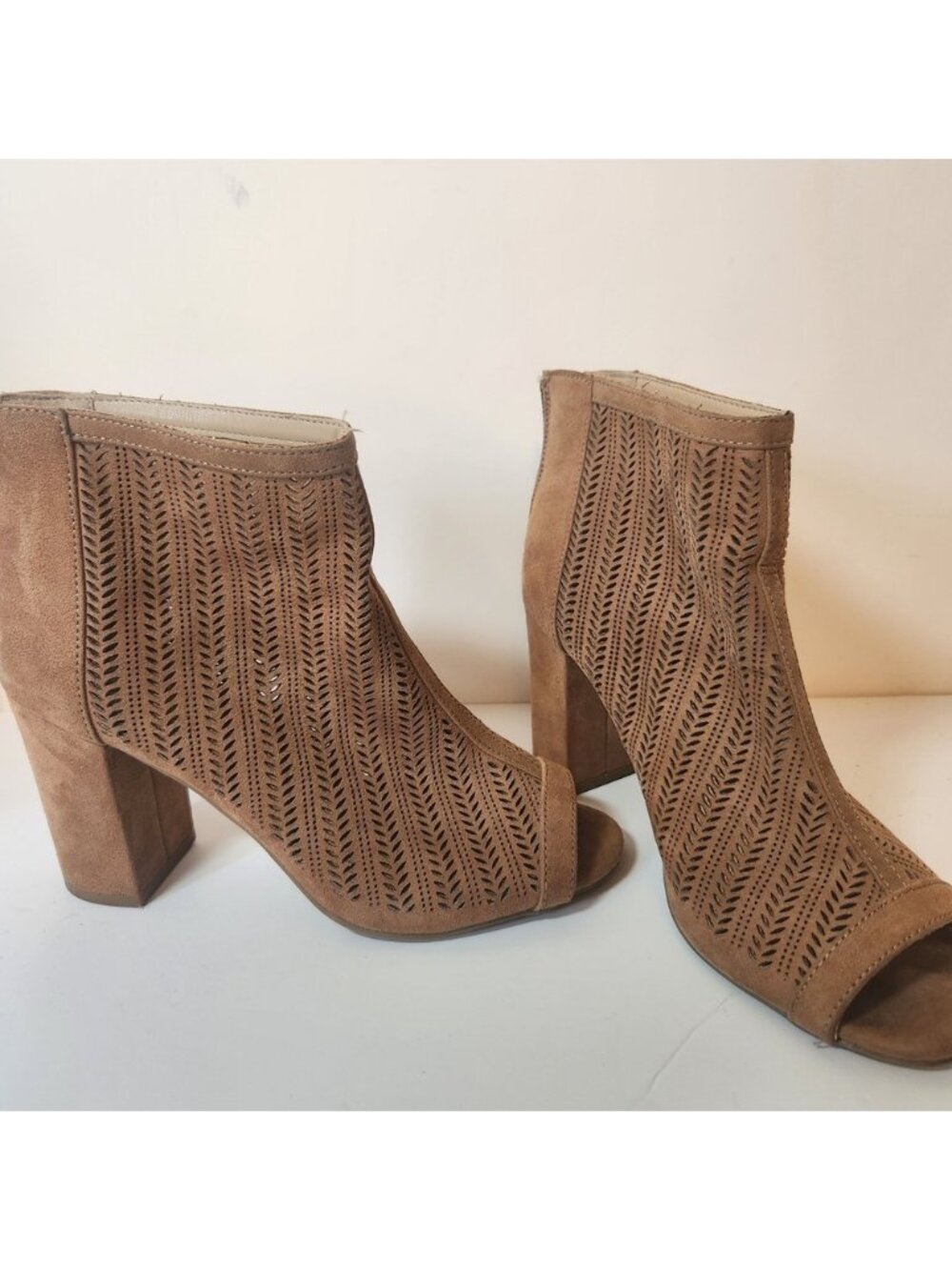 Joe‎ Fresh Tan Perforated Laser Cut Peep Toe Block Heel Ankle Boots Womens 6